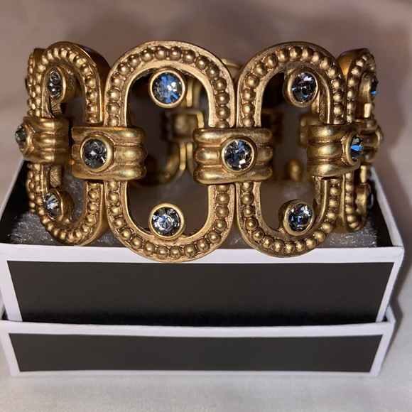 Unique Bracelet - Picture 2 of 3